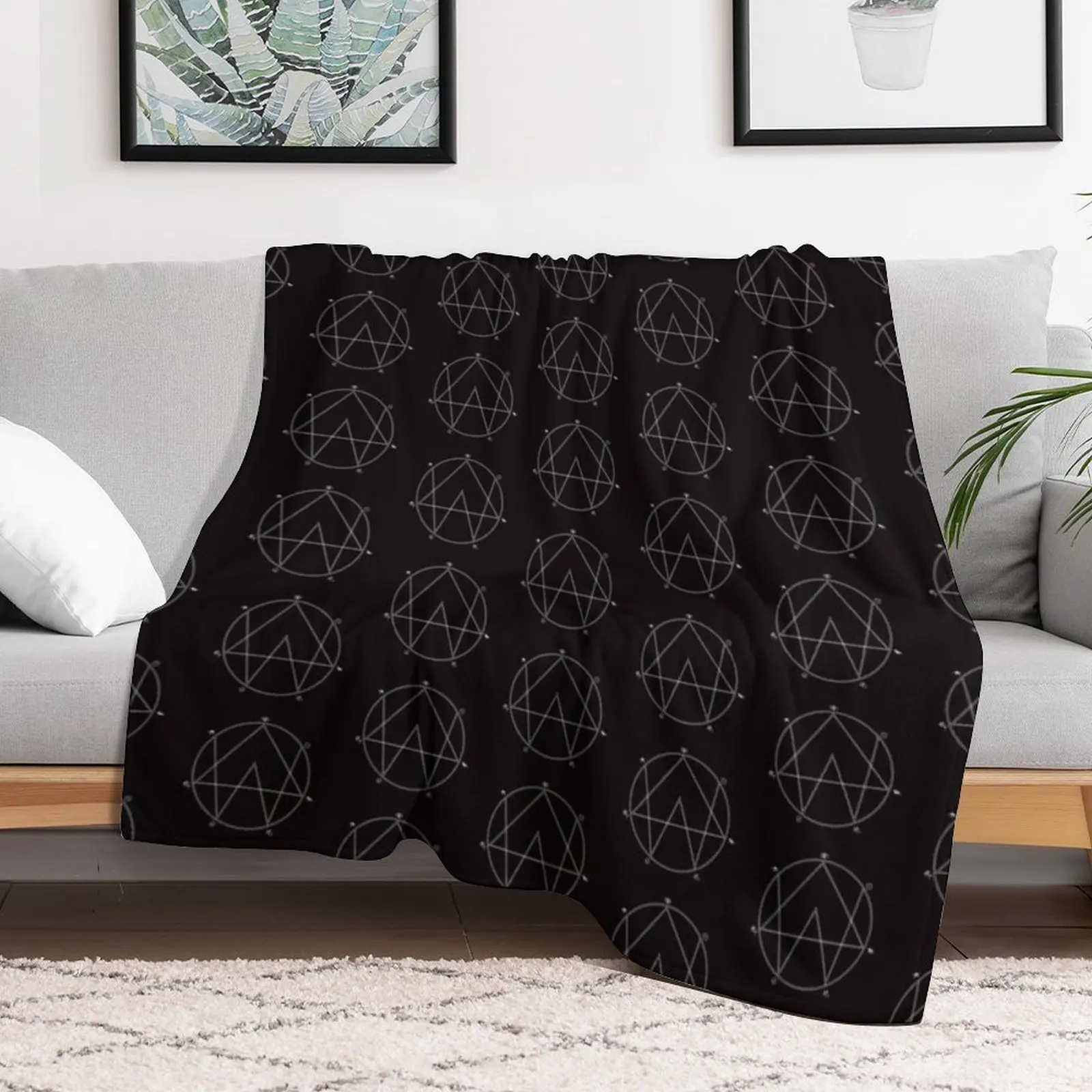 Alison Wonderland Logo Throw B - Home Office Logo 评论和价格
